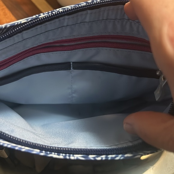 Baggallini crossbody like new. Only used a few times - Picture 3 of 4